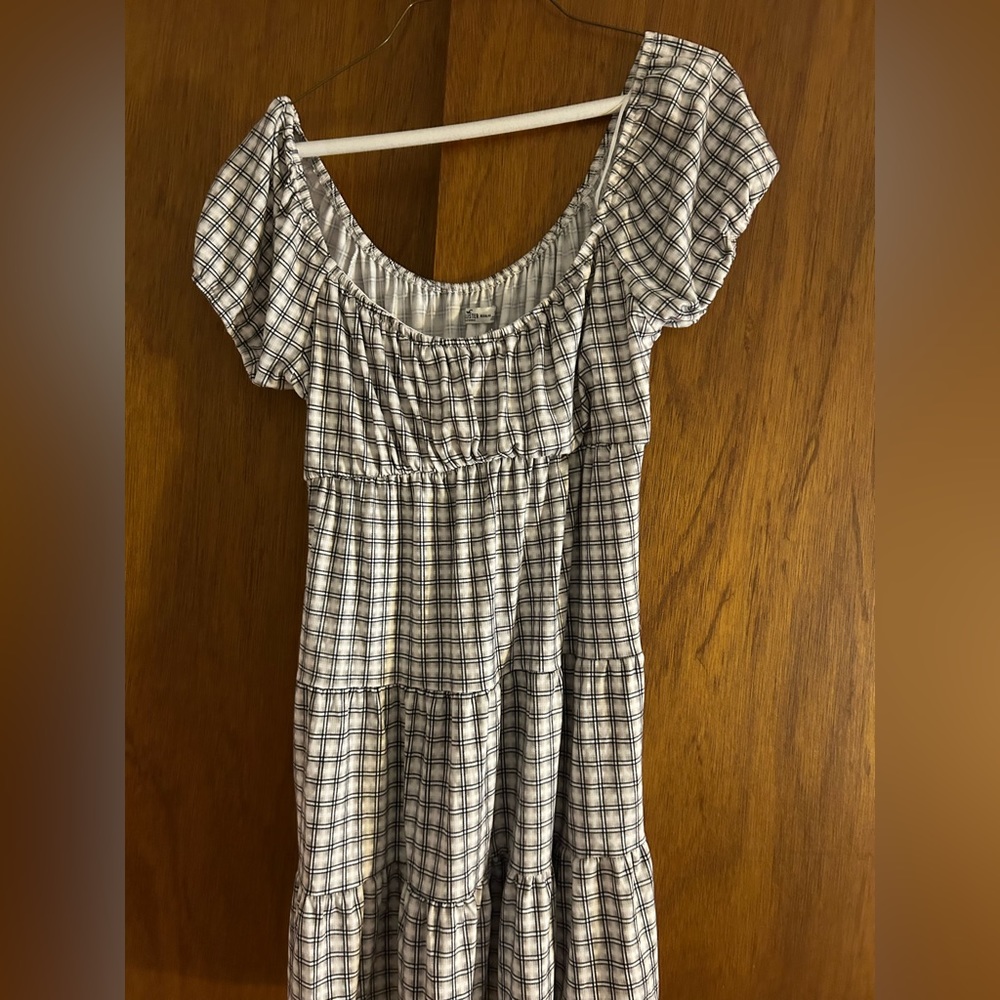 I am selling this dress from Hollister!